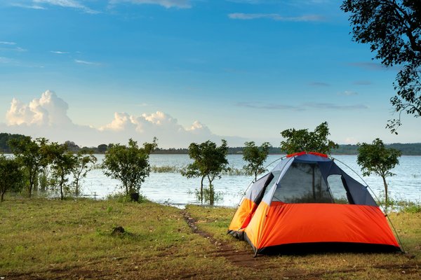 Comment éviter et traiter les coups de soleil lors d'un camping en milieu ouvert ?
