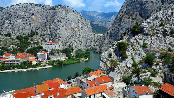 Comment trouver des logements dans des maisons traditionnelles en pierre en Croatie ?